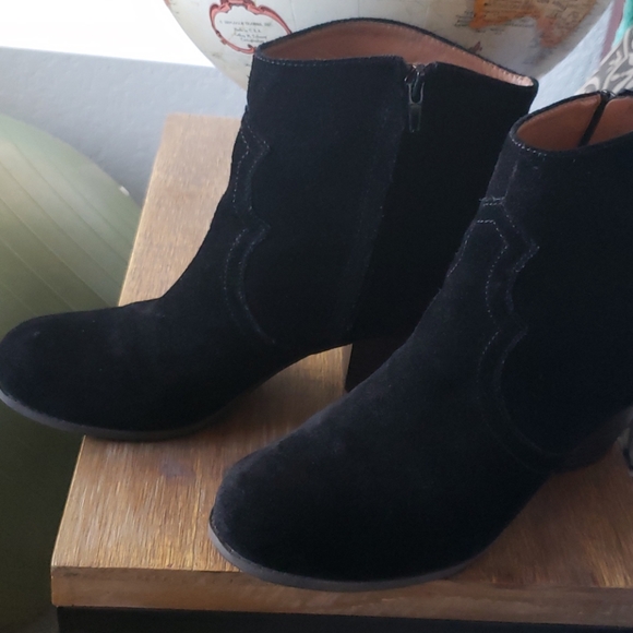 SOLD LUCKY SUEDE BAROUGH BOOTIES - Picture 3 of 6
